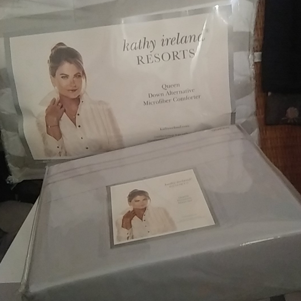 Kathy Ireland Queen Sheet Set/ Comforter
